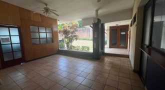 Casa en Venta en Bolonia, Managua – Amplia Propiedad Ideal para Negocios o Vivienda